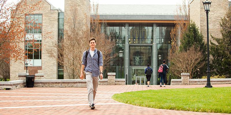 Bryn Athyn College students walking to and from class in the Doering Center