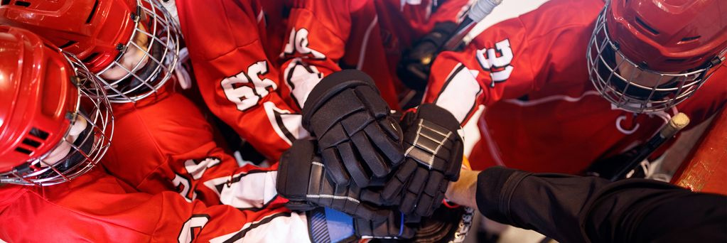 Youth hockey players gather in huddle